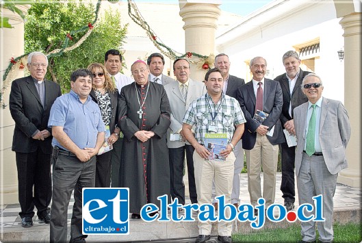 El Obispo de San Felipe, Cristián Contreras, se reunió en un desayuno con los alcaldes electos de la zona, para felicitarlos y señalar la colaboración de la Iglesia especialmente en temas sociales.