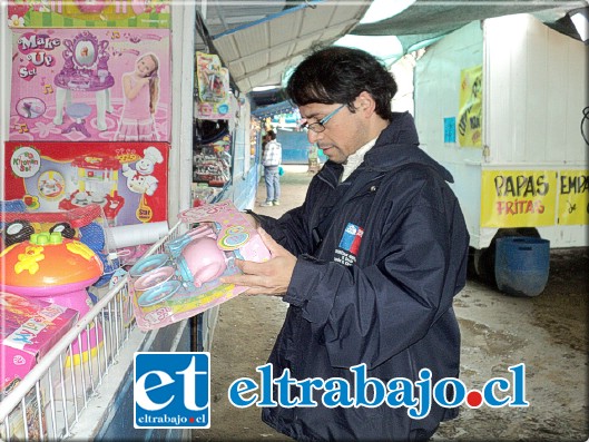 Una intensa fiscalización vienen realizando los profesionales de la Seremi de Salud a los locales que venden juguetes. Aunque se han encontrado algunas observaciones, los productos cumplen con la normativa vigente.