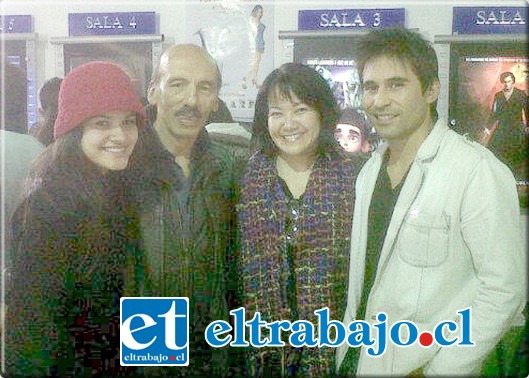 Aquí vemos a Claudio Riquelme junto a los prestigiosos actores Jorge Herrera, Daniela Botero y Liliana Cerón, del elenco Betty la fea. Aquí vemos a Claudio Riquelme junto a los prestigiosos actores Jorge Herrera, Daniela Botero y Liliana Cerón, del elenco Betty la fea.