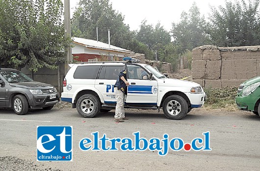 Personal de la Brigada de Homicidios de la PDI se encuentra en labores para establecer la dinámica de los hechos y determinar la identidad del fallecido.