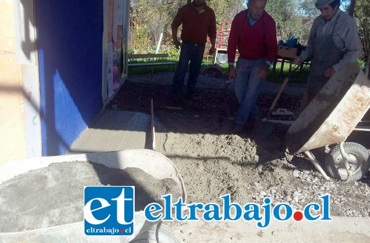 MUCHAS GANAS.- Los propios vecinos y apoderados de Bellavista están muy comprometidos con este proyecto escolar.
