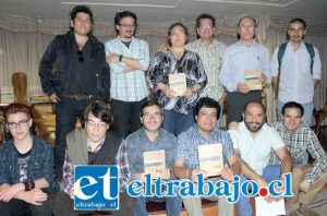 TINTA FRESCA.- Decenas de vigentes escritores de Aconcagua, asistieron a esta cita literaria, la gala de lanzamiento fue organizada por el Departamento de Cultura del Municipio.