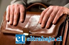 El abogado recibió 15 millones de pesos como indemnización para la trabajadora, cobra el cheque y no le rinde cuenta a la mujer.