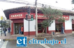 Delincuentes ingresaron a local Carnes Kar ubicado en calle Maipú esquina Tres Carrera, donde rompieron la caja de fuerte y sustrajeron más de 2 millones de pesos en efectivo.