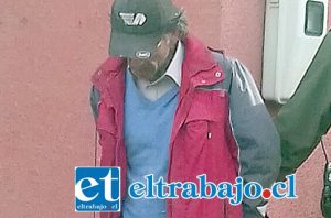 El avezado delincuente Francisco Javier Verde-Ramo, fue reducido por un vecino y posteriormente detenido por Carabineros dentro de la propiedad afectada como lo muestra la fotografía.