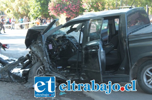 Las imágenes dan cuenta de la violencia del impacto que costó la vida a uno de los conductores dejando al otro gravemente herido.