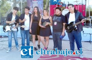 NO LOS PERDAMOS DE VISTA.- Ellos son Ficks, banda musical sanfelipeña que ya suena fuerte en todo Aconcagua, manejan un bien trabajado repertorio de seis temas, uno de ellos original.
