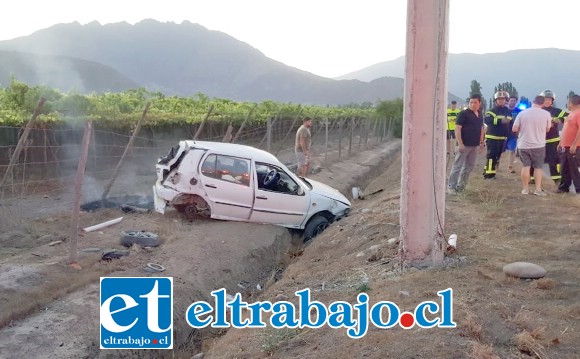 Carabineros informó que el conductor y su acompañante resultaron con lesiones de gravedad producto de este violento accidente de tránsito.