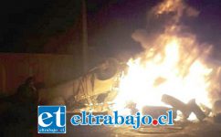 Desconocidos volvieron a instalar barricadas en distintos puntos de la ex carretera 60 CH en Panquehue. Esta vez hubo un detenido. (@emergenciapanquehue)
