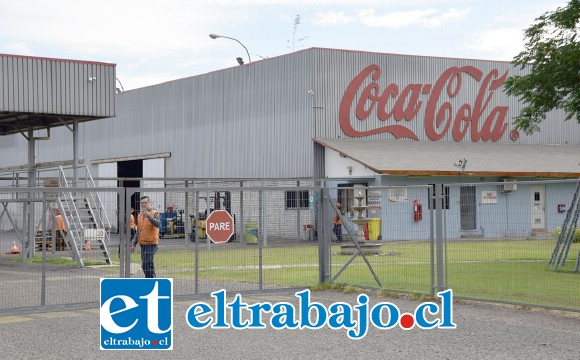 Importante señalar a nuestros lectores que las bebidas gaseosas, al menos las cocacolas que se venden en el Valle de Aconcagua, no son embotelladas en San Felipe, sino en Con Con.