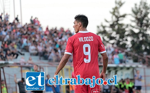 El delantero Ángel Vildozo era la gran atracción de la ‘Noche Albirroja’. (Foto: Jaime Gómez)