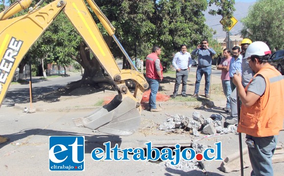 El peligroso socavón será por fin reparado, luego que se iniciaran los trabajos que demandan una inversión de 10 millones de pesos.