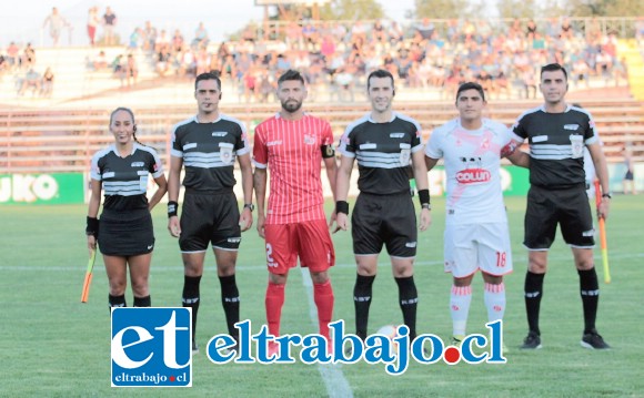 HISTÓRICO.- En la terna arbitral del duelo entre sanfelipeños y valdivianos destacó la presencia de la asistente Cindy Nahuelcoy. (Foto: Jaime Gómez Corales)