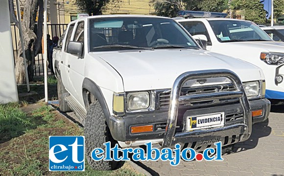 CAMIONETA DEL ROBO.- Esta es la camioneta usada para perpetrar el millonario robo en la empresa de detergentes, adentro estaban las armas.