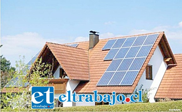 Acá apreciamos paneles instalados en una casa.