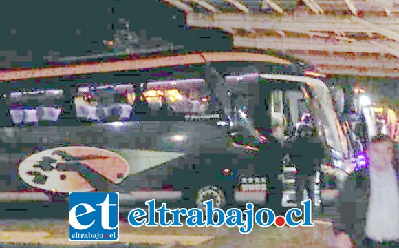 Andenes a oscuras donde salen los buses. (Cedida)