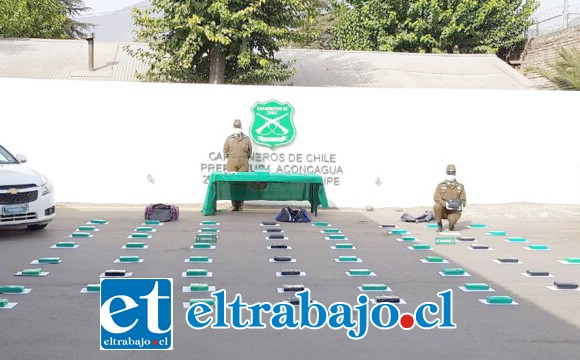 Personal de OS7 de Carabineros Aconcagua incautó 73 kilos de cocaína, dos vehículos, teléfonos celulares y dinero en efectivo desde el Peaje Las Vegas de Llay Llay.