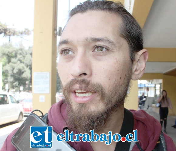 Gestor del proyecto y diseñador teatral de la obra, Alfredo Córdova.