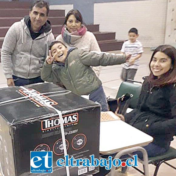 AYUDANDO TODOS GANAN.- Como muestra esta gráfica, muchos fueron los premios que ganaron los participantes en este Bingo Solidario.
