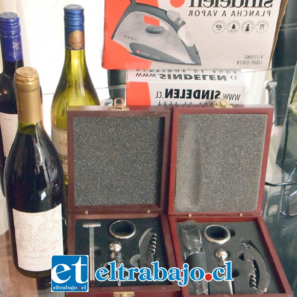 FALTAN PREMIOS.- Ya doña Verónica ha recibido algunos premios para este bingo del sábado 1º de junio en la sede vecinal Héroes de la Concepción, en La Pirca a las 19:30 horas.