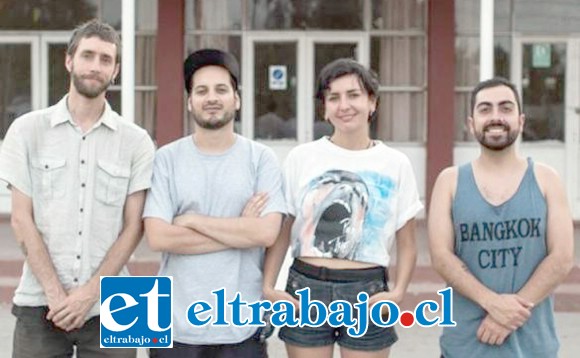 TALLER ESTILO LIBRE.- Aquí tenemos al psicólogo José Miguel Silva, el sociólogo Simón Muñoz y los realizadores audiovisuales Mario Gasc y Camila Scherman.