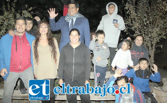 FIEL HINCHADA.- Ellos son parte de la gran hinchada que vibra al calor del Súper 4, un nuevo deporte de pelota que ya está causando furor en el Valle de Aconcagua.