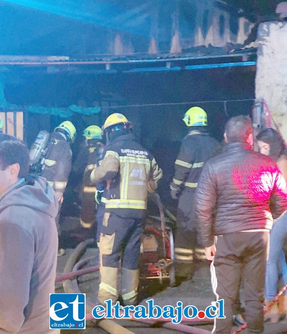 EN INVESTIGACIÓN.- Ahora el Departamento Técnico de Bomberos será el encargado de dictaminar cómo se produjo el chispazo inicial de este gran incendio.