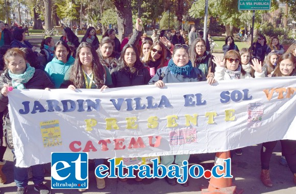 CATEMU PRESENTE.- Parvularias de Jardín Villa El Sol, de Catemu, también marcharon en esta primera demostración de Fuerzas Vivas en San Felipe.