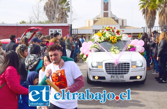 FUERZA.- Moisés Felipe Pacheco, visiblemente afectado por perder a su polola, no pudo disimular la angustia que ahora hay en su corazón.