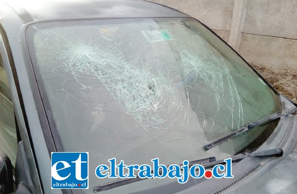 Acá se aprecia el vidrio impactado por las cabezas de los ocupantes.