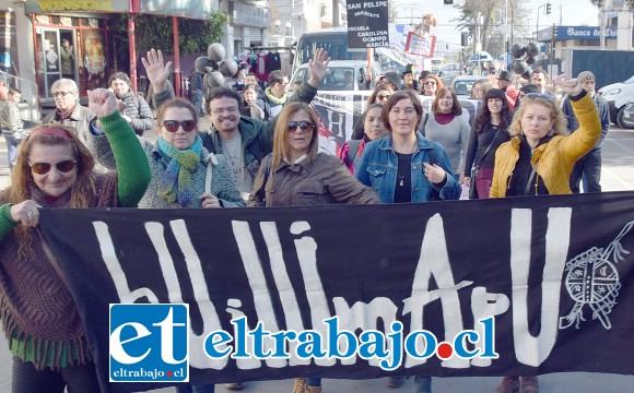 CON FIRMEZA.- Las pancartas en alto fueron claros mensajes de la postura que cada protagonista aconcagüino mantiene en este movimiento nacional.