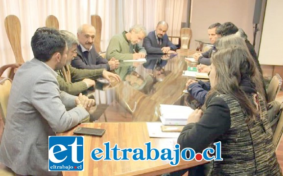 PLAN EN MARCHA.- En la reunión estuvieron los Core Quillota Cristian Mella y Mario Sottolichio de San Felipe, además del alcalde Patricio Freire de nuestra comuna.