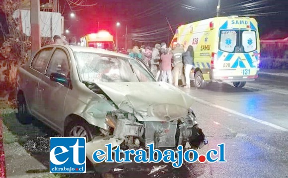 El accidente ocurrió la noche de este domingo en avenida Maipú con O’Higgins en San Felipe. (Fotografías: Marco Hurtado Rocha).