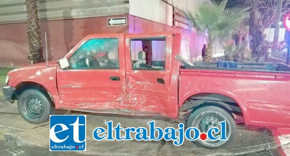 En este estado quedó la camioneta tras el accidente de tránsito.