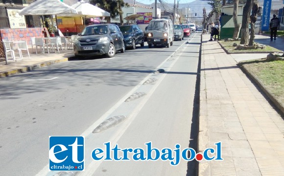Calle Merced actualmente permite de nuevo el estacionamiento, lo que genera conflicto con las ciclo vías.