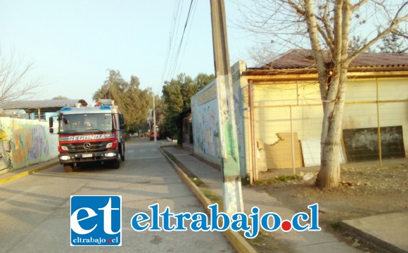 Personal de Bomberos retirándose del lugar luego de efectuar el procedimiento de rigor.
