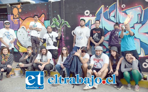 ARTISTAS URBANOS.- Aquí tenemos a un buen grupo de muralistas de distintas ciudades de la V Región, quienes llegaron a San Felipe para embellecer la comuna.