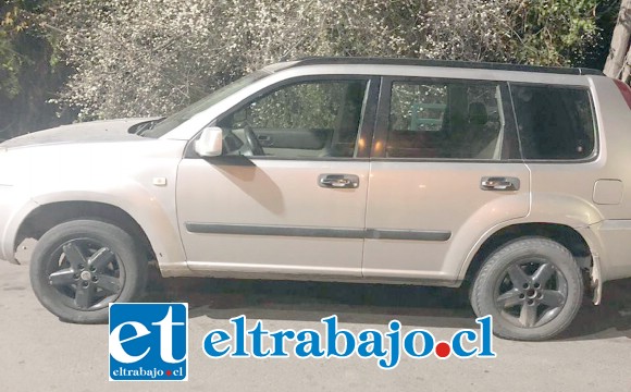 El vehículo donde se encontraban las presuntas víctimas fue abandonado en el lugar.