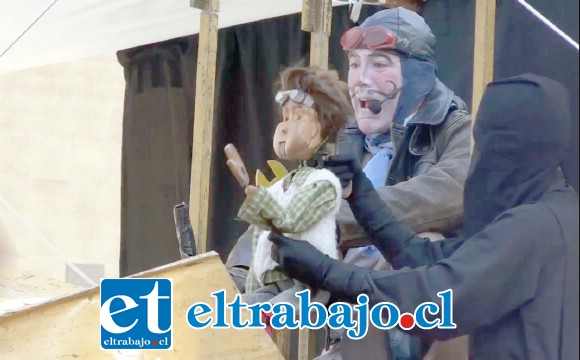 Otra de las atracciones fue la obra ‘Las aventuras del Teniente Bello’, relatada por Miguelito, quien sube de polizón en el avión del conocido piloto y va relatando las distintas hazañas.
