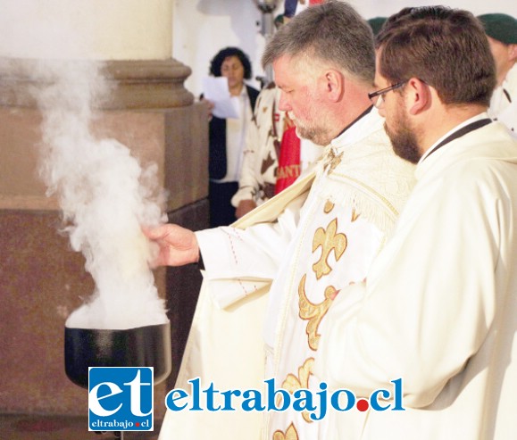 HONORES AL EJÉRCITO.- También las autoridades eclesiásticas celebraron el tradicional Te Deum ecuménico en honor a las Glorias del Ejército.