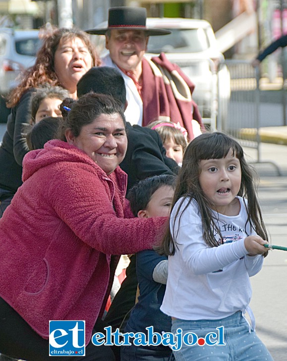 SIN EDAD PARA SER FELIZ.- Cada uno hizo su mejor esfuerzo para disfrutar de los juegos y competencias.