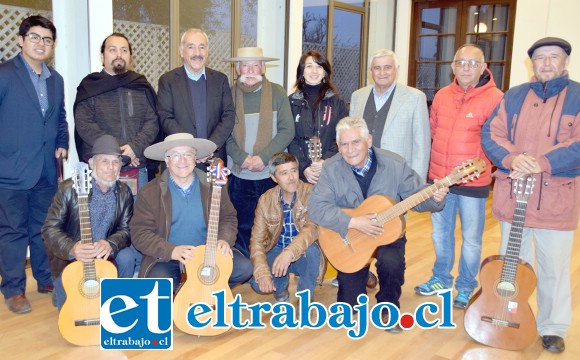 LOS MEJORES DEL PAÍS.- Aquí vemos a los principales protagonistas que este año darán fuerza y vigor a esta cuarta jornada de payadores en nuestra comuna.