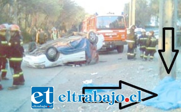 VIALIDAD TIENE LA PALABRA.- Contra este poste estalló la cabella del niño hace 13 años, la gráfica de nuestro medio lo confirma, al pie del mismo yace el cuerpo.