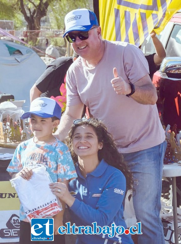 DUROS DEL ENDURO.- El empresario Giovanni de Paoli es otro de los impulsores del Enduro en Aconcagua, él también felicitó a los más pequeñitos.