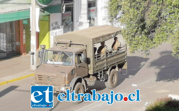 Efectivos militares circulando por las calles de San Felipe.