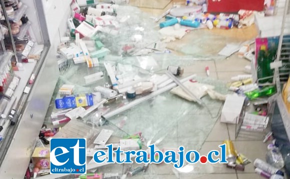Los daños ocasionados a la Farmacia Ahumada de San Felipe.