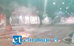 La Bodega A Cuenta fue nuevamente saqueada por una turba de sujetos que fueron detenidos por Carabineros la noche de este miércoles.