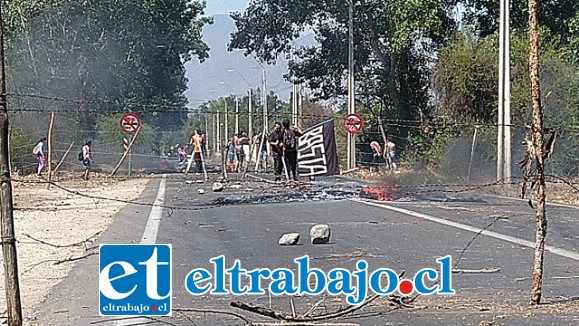 La ruta que une San Felipe con Putaendo fue tomada por manifestantes.