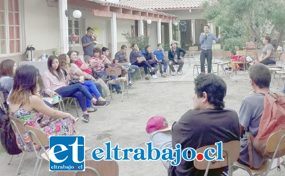 CABILDEANDO.- El Cabildo se desarrolló la tarde de este lunes en las mismas dependencias del Colegio de Profesores de San Felipe.
