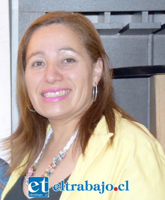 Wilta Berríos, directora del Liceo Corina Urbina.